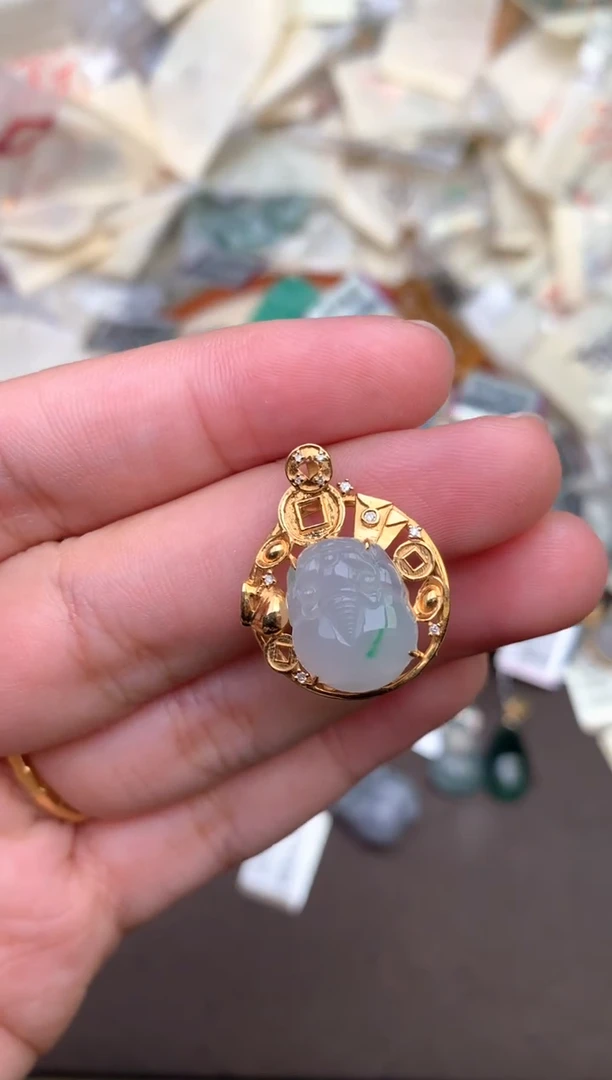 18K金镶嵌挂件翡翠—