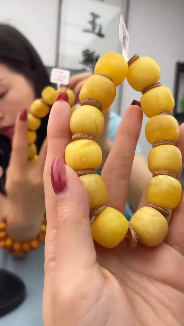 未镶嵌琥珀珠宝奇石假一罚十，052.20微瑕发一件