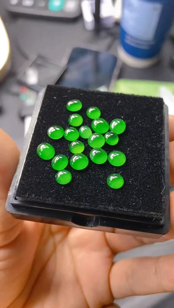 定制翡翠未镶嵌天然翡翠蛋面52