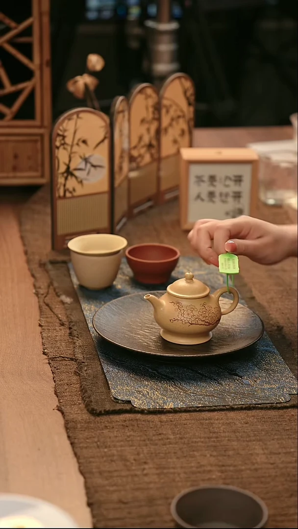 茶壶紫砂宜兴原矿紫砂壶    潘壶 刻绘梅花