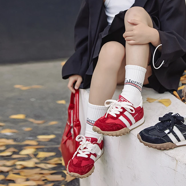 夏款两色低帮运动鞋洛可可红/黑豆色 2333