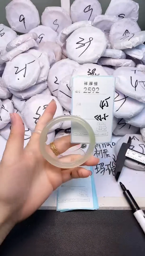 玛瑙/玉髓手镯未镶嵌2592
