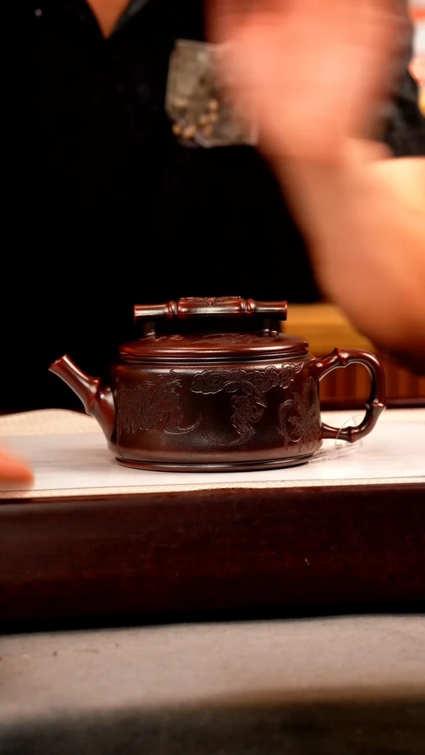 茶壶紫砂铁血红砂 竹节汉瓦 蝙蝠