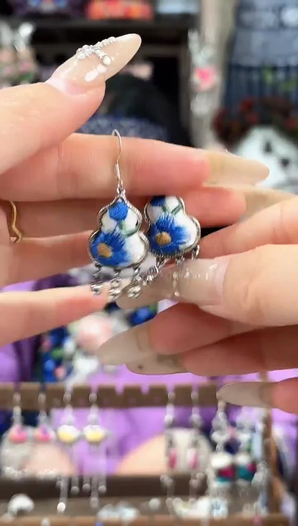 织绣民族风非遗老绣苗银饰品574