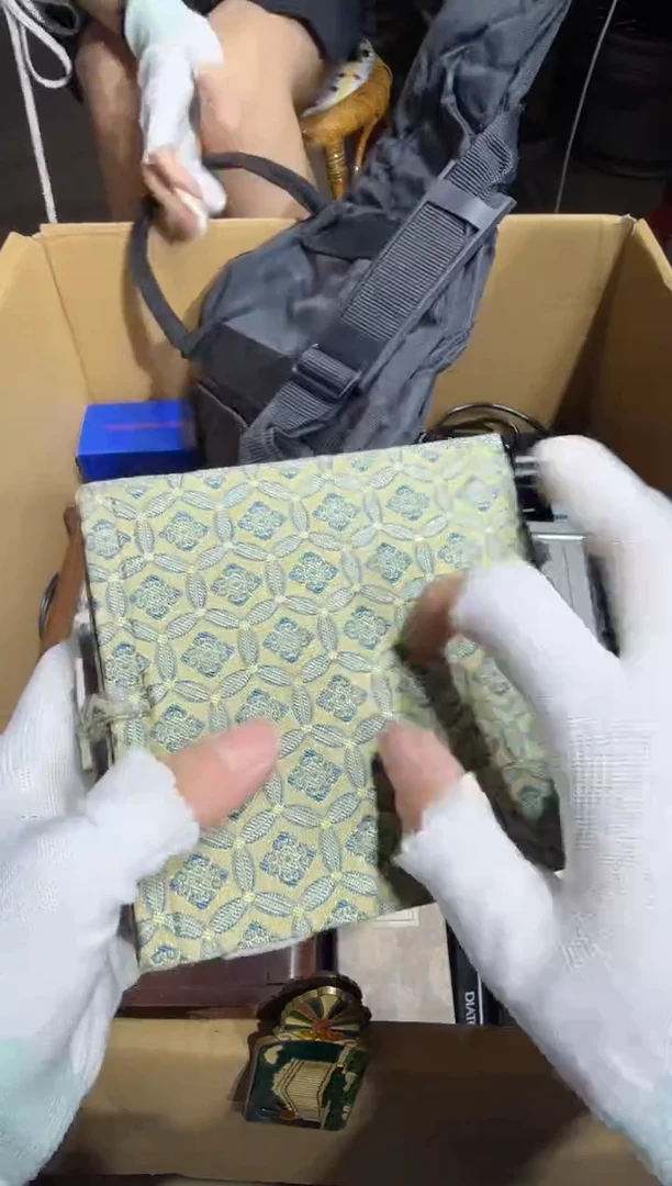 8新春****你   024中古商品，瑕疵品，不保好坏。