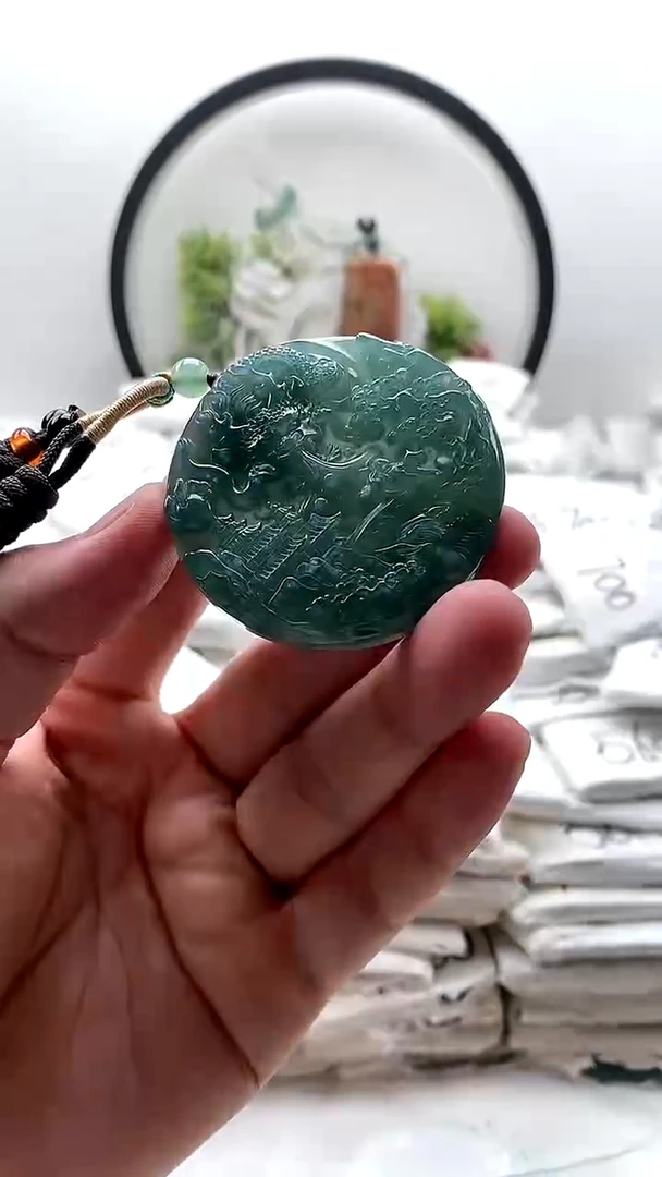 颈饰未镶嵌翡翠山水龙牌