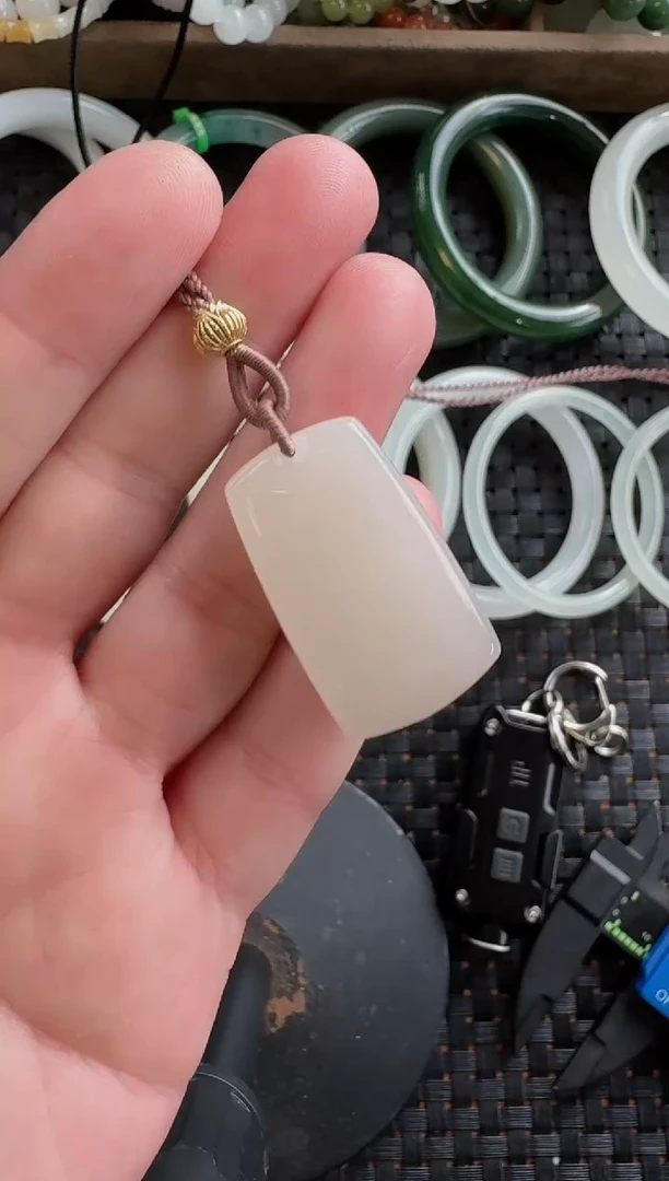 颈饰未镶嵌和田玉藕粉牌子