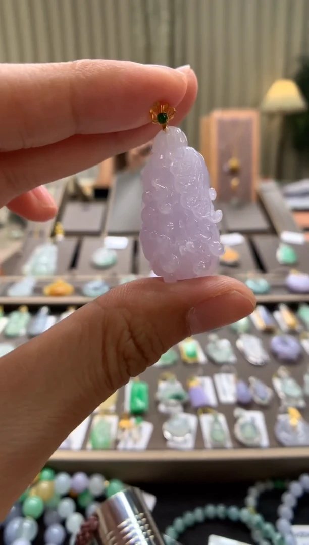 翡翠18K金镶嵌颈饰白菜