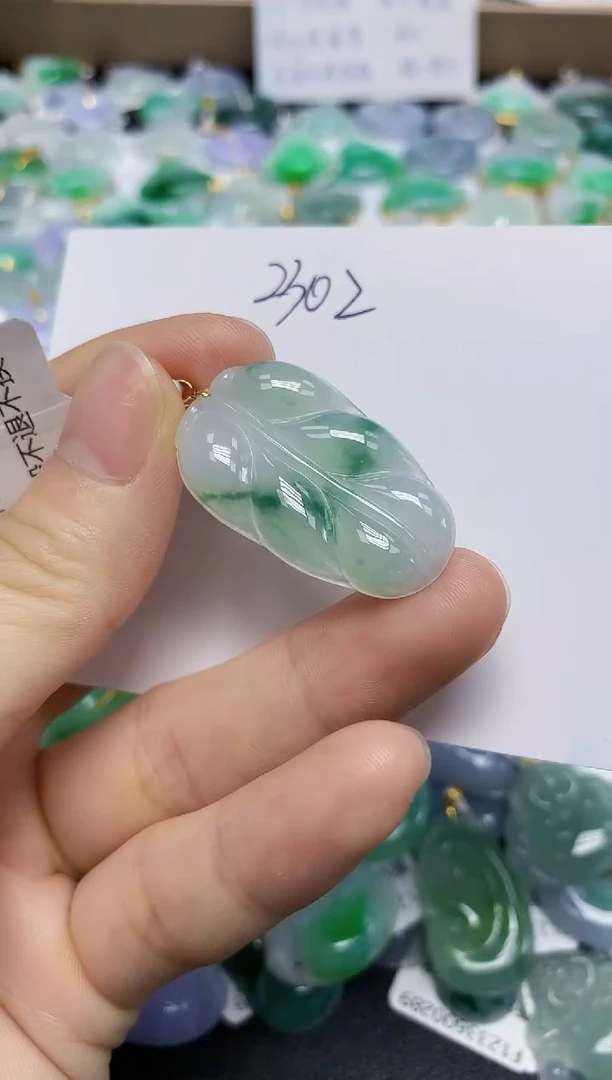 翡翠18K金镶嵌颈饰天然缅甸翡翠A货