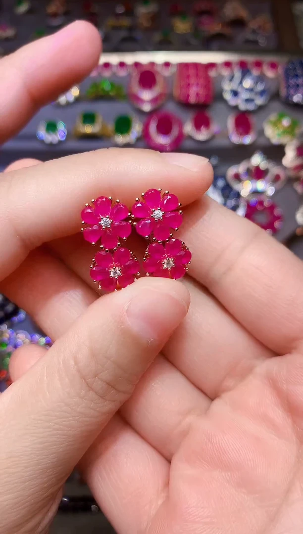 银S925镶嵌耳饰红宝石....