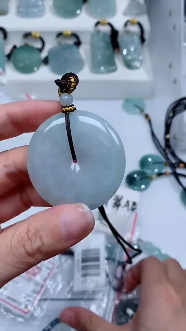 颈饰未镶嵌翡翠吊坠