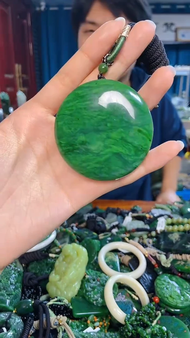 未镶嵌和田玉挂件1