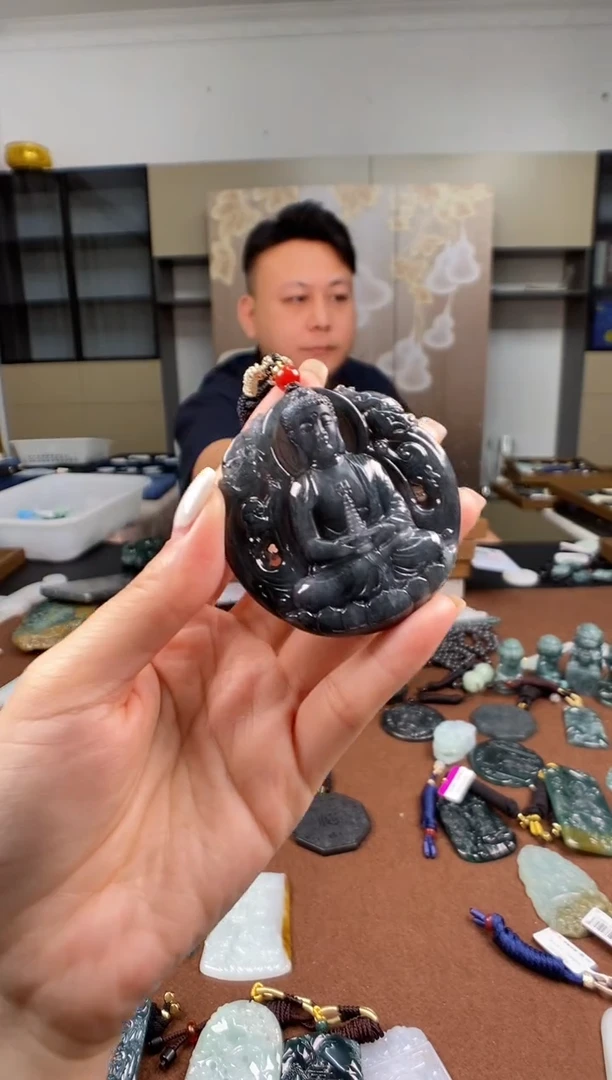 颈饰未镶嵌翡翠 多样性发其一