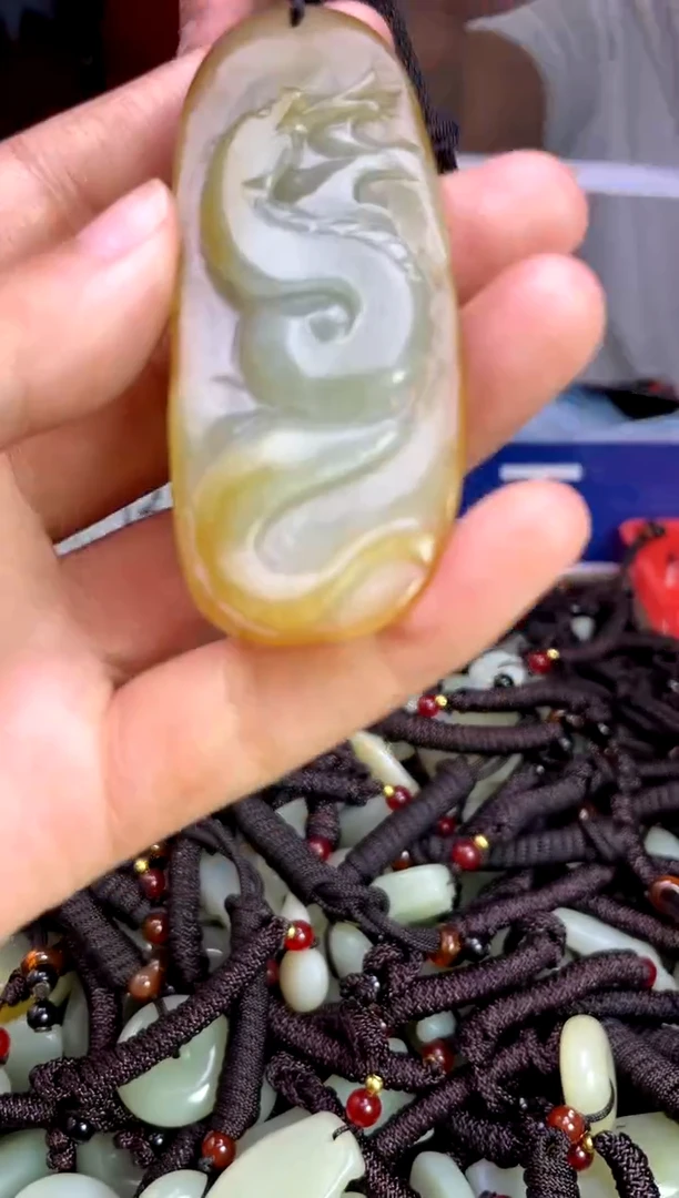 未镶嵌和田玉摆件1