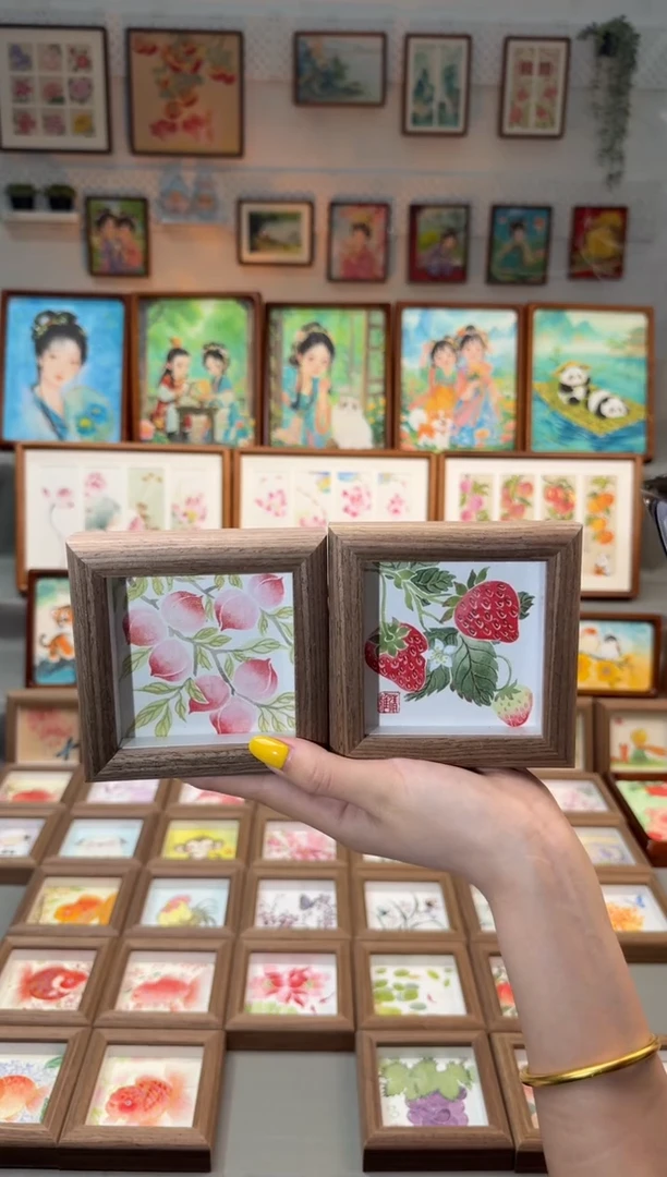 国画小草莓桃气满满11
