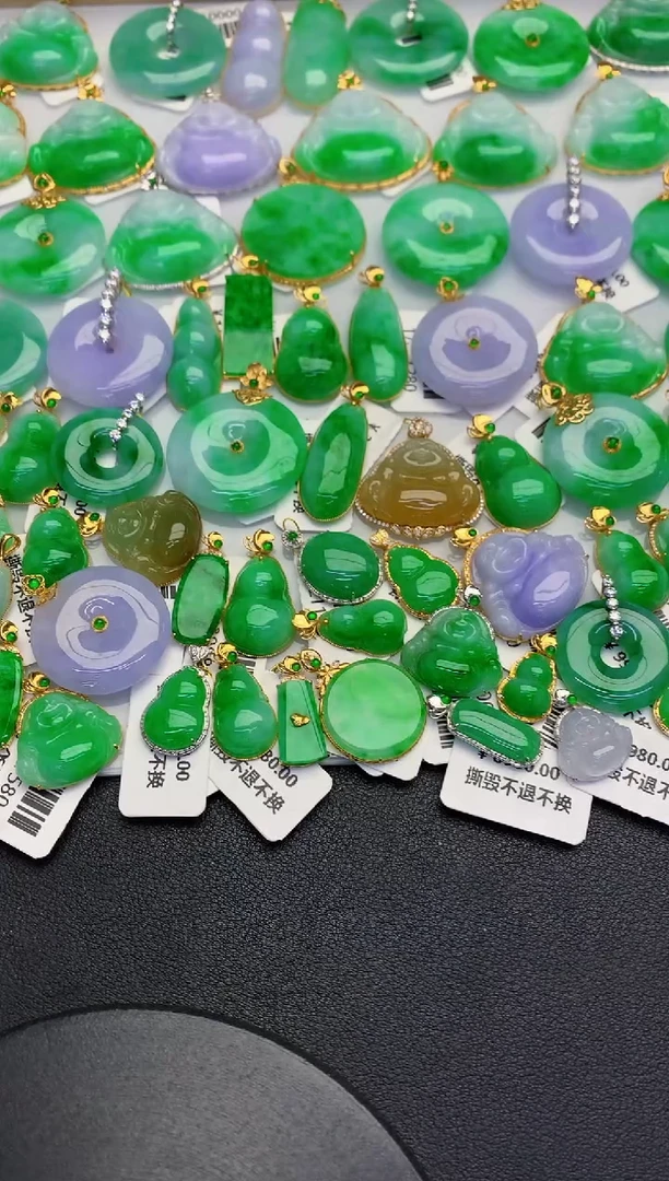颈饰18K金镶嵌翡翠缅甸天然翡翠A货