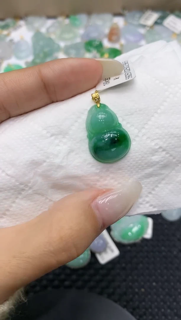 颈饰18K金镶嵌翡翠111111111111