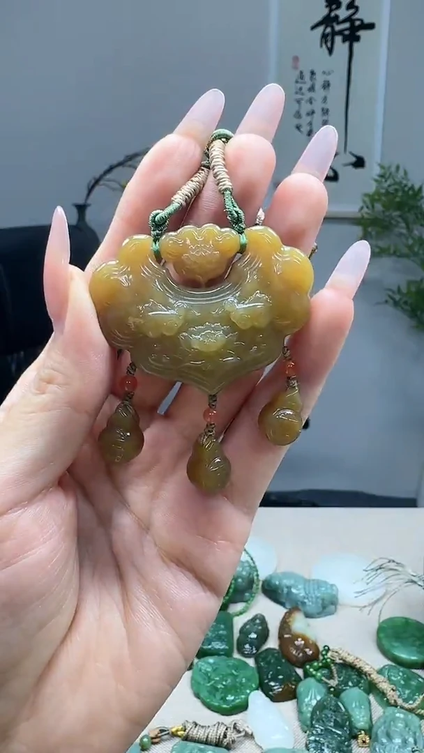 未镶嵌和田玉挂件1