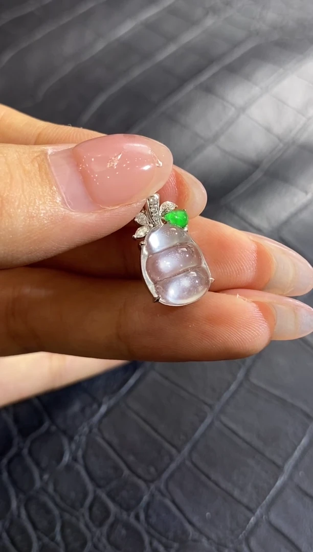 颈饰18K金镶嵌翡翠收到货48小时鉴赏期（超时不退不换）