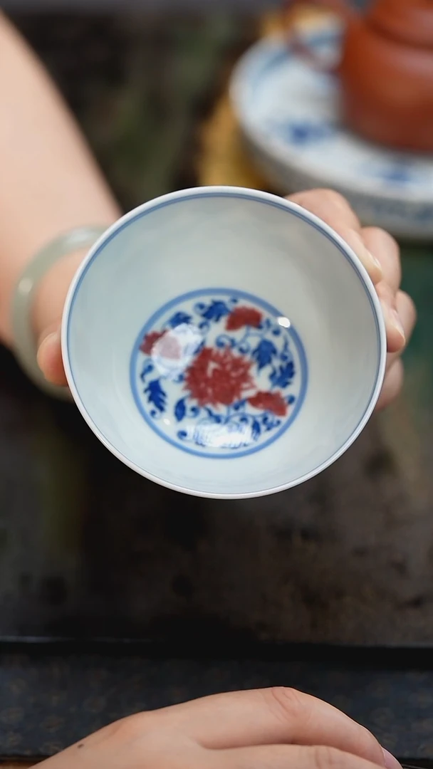 懒**猫青履茶器釉里红高足杯