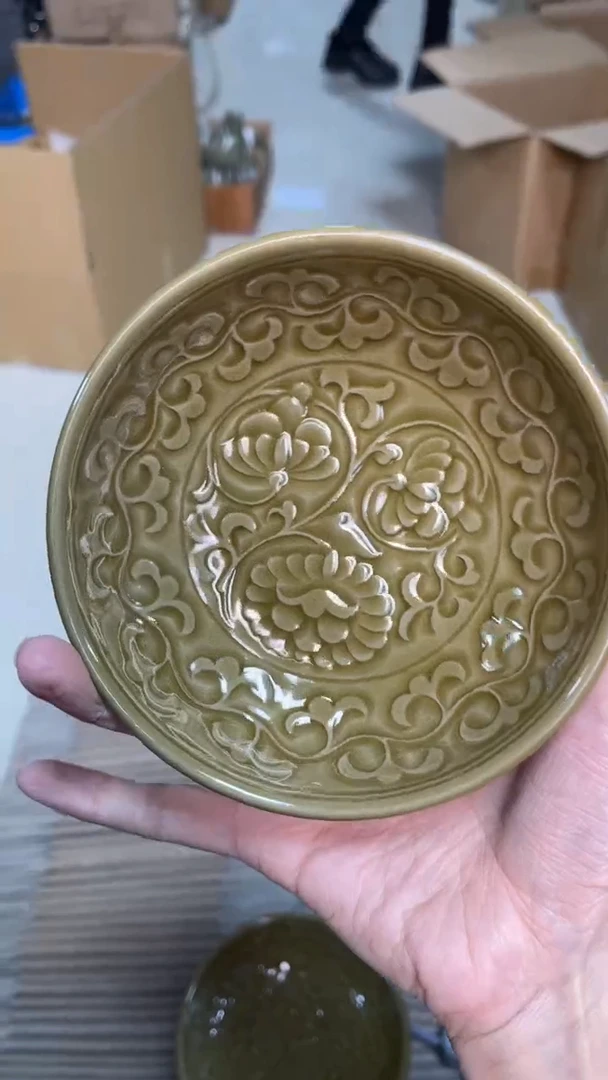 陶瓷姜黄色 秘色小菊纹盘（一个）