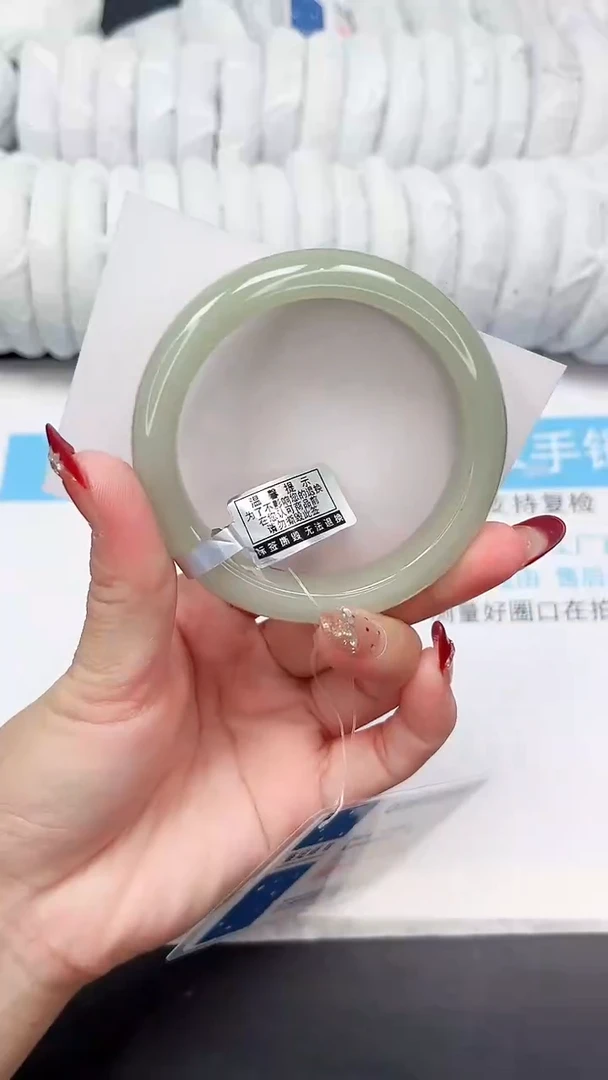未镶嵌手镯石英质玉38-57.1D