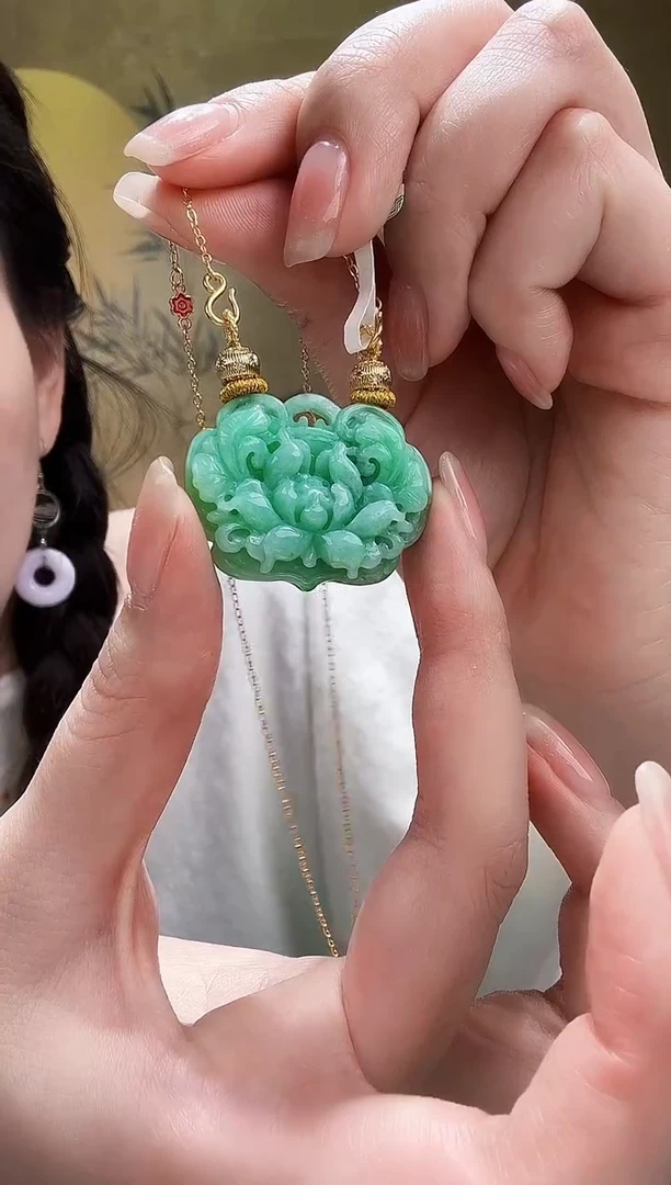 颈饰未镶嵌翡翠吊坠