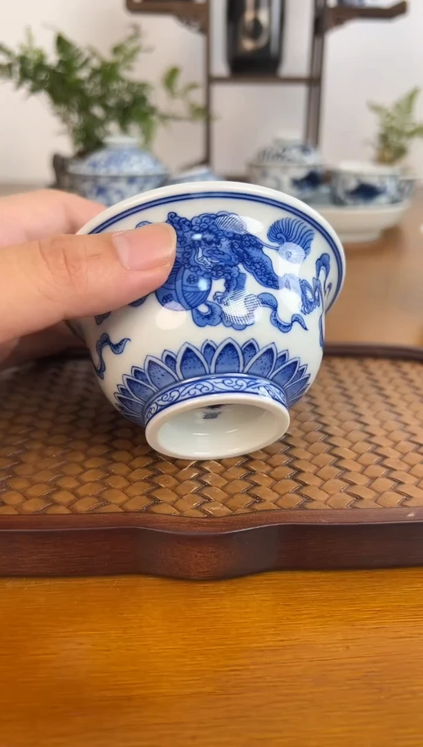 照夜白青花狮子滚绣球压手杯
