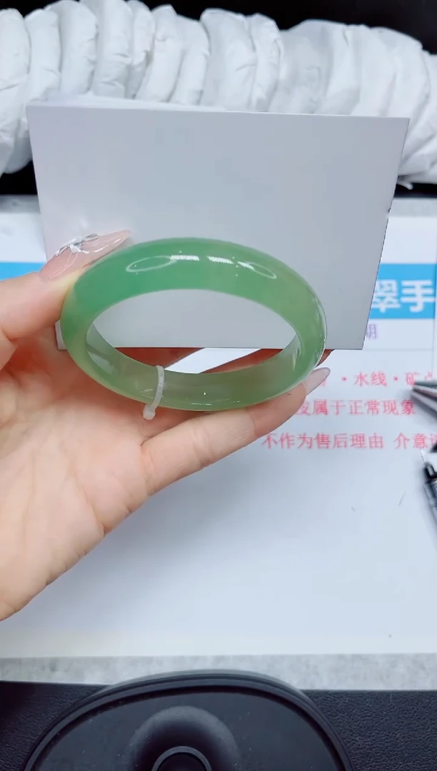 石英质玉手镯未镶嵌99.