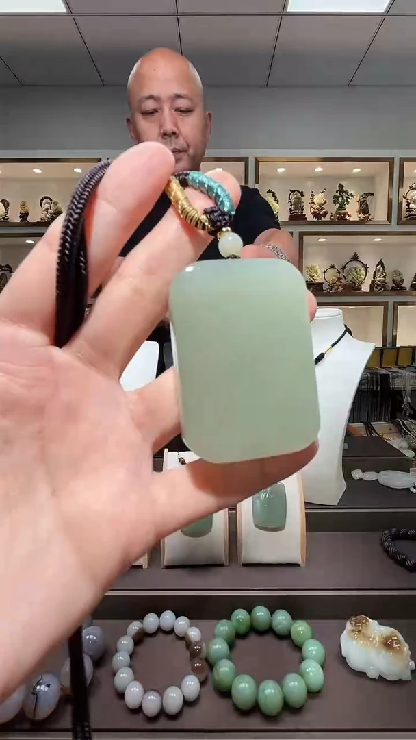 和田玉未镶嵌颈饰苏