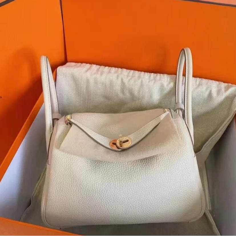 未使用 Hermes/爱马仕 珊珊活动 Lindy 26 奶昔白 TC皮 K 金扣包
