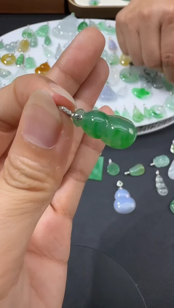 翡翠18K金镶嵌颈饰H0614-S1501-58