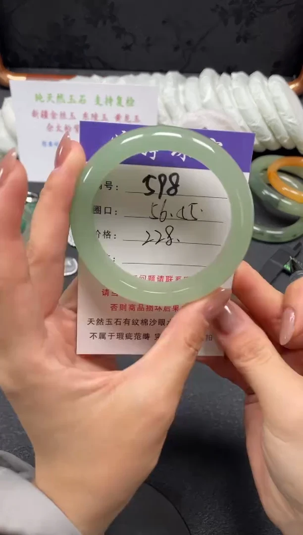未镶嵌手镯石英质玉56