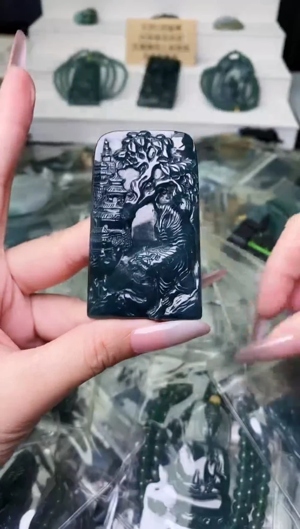 颈饰未镶嵌翡翠