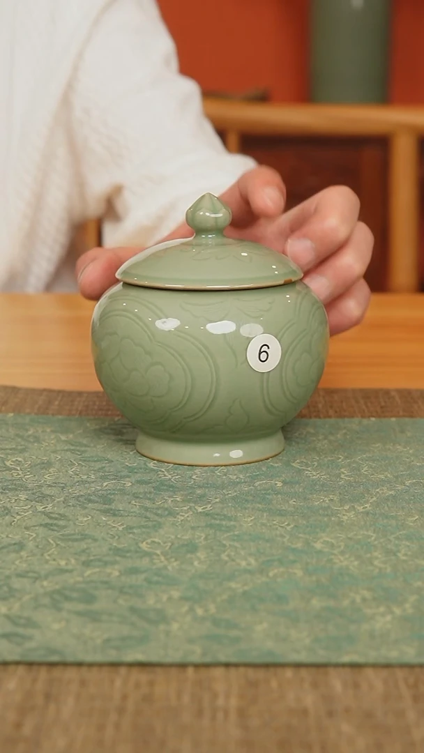 杯越窑秘色瓷小盖罐二级品