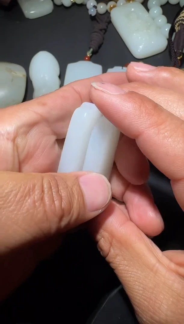 未镶嵌和田玉（糖玉）挂件和田玉