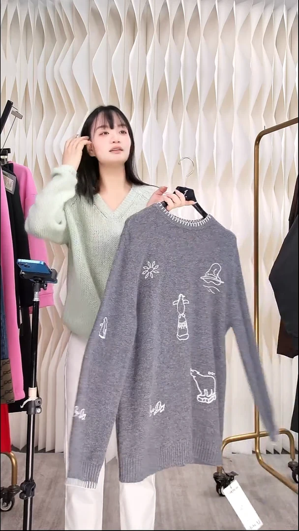 刺绣图案纯羊毛针织衫均码