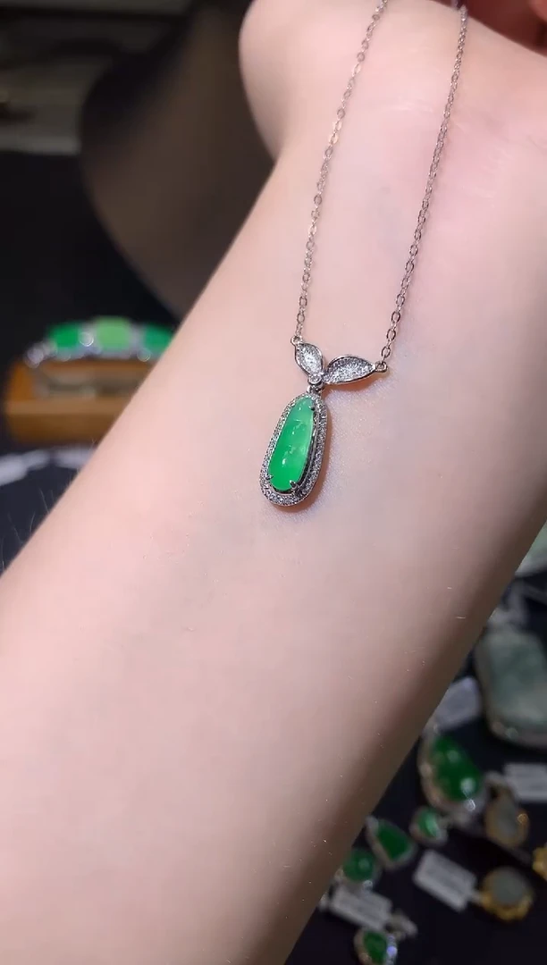 翡翠18K金镶嵌吊坠(不含链)套链