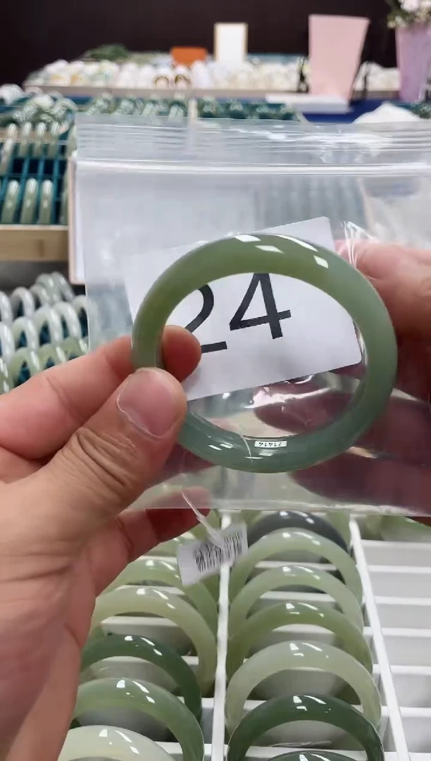 和田玉手镯未镶嵌和田玉手镯 58.2圈口 24号