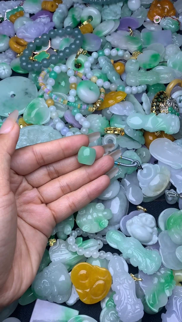 翡翠未镶嵌颈饰天然缅甸翡翠吊坠