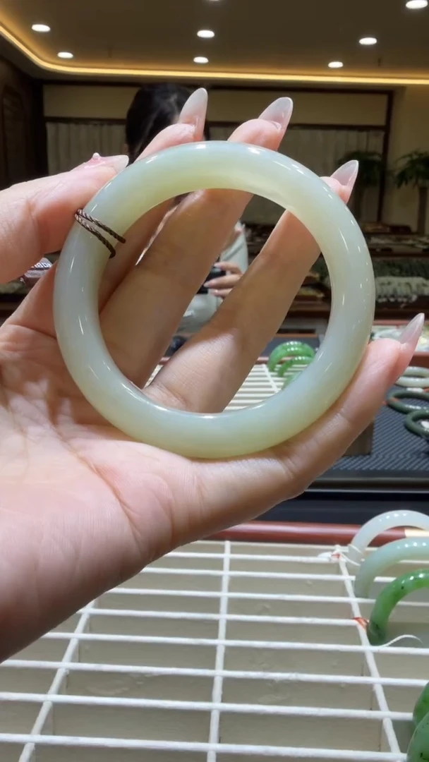 颈饰未镶嵌和田玉手镯56