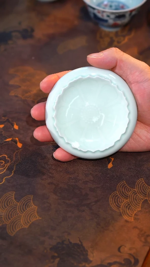 瓷【开播福利】--莲托雕刻盖置