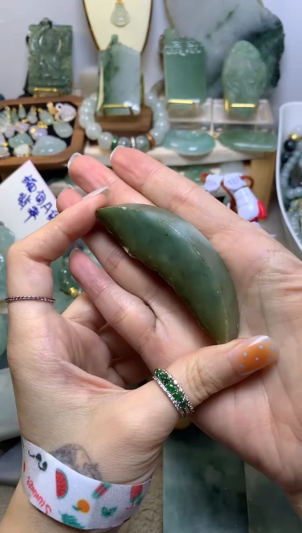 翡翠挂件未镶嵌 缅甸A货翡翠，没有运费险