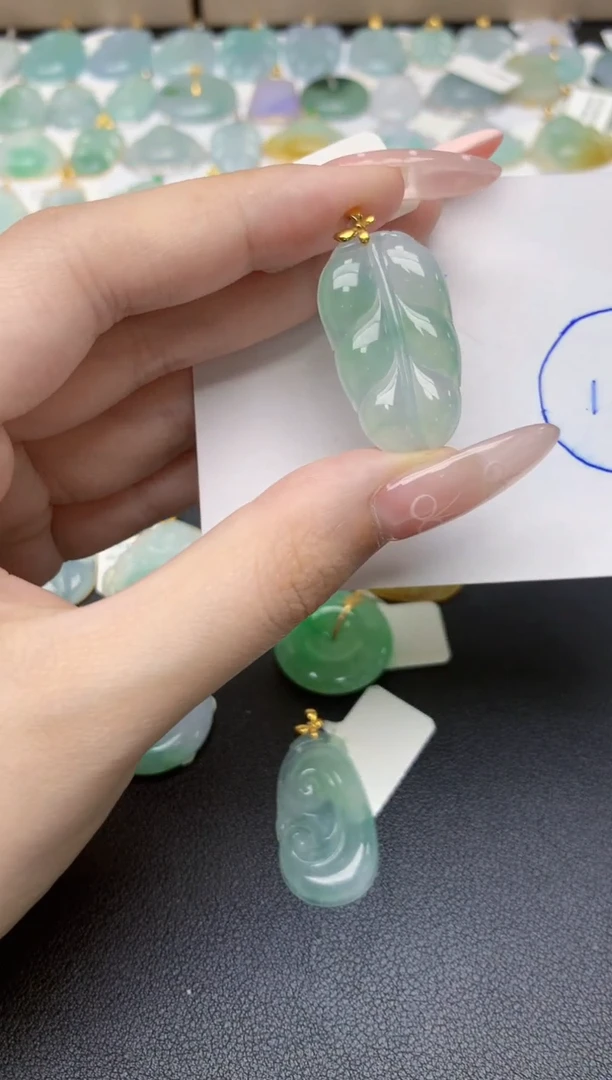 翡翠18K金镶嵌颈饰天然翡翠A货