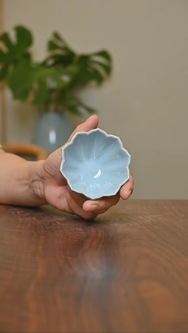 天青釉 莲花杯 圈足无款 微瑕
