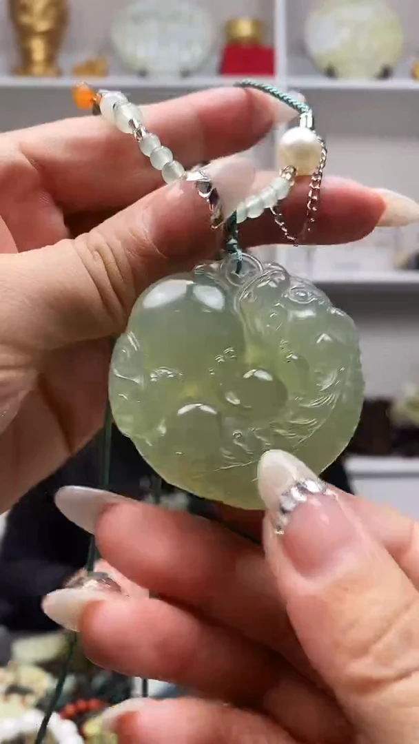 未镶嵌岫玉吊坠