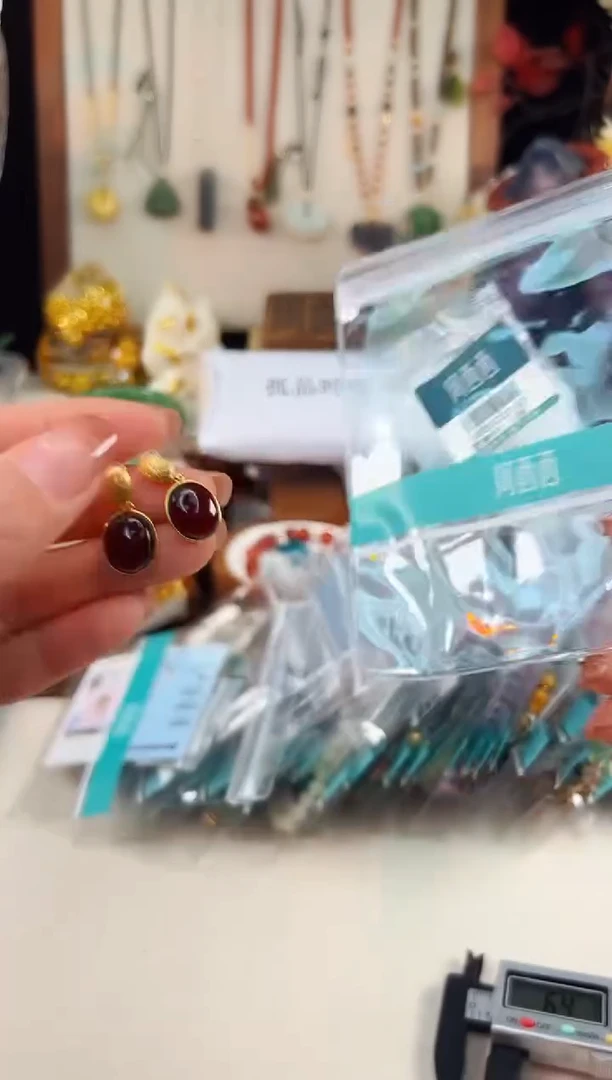 未镶嵌琥珀手饰@@I088J020132