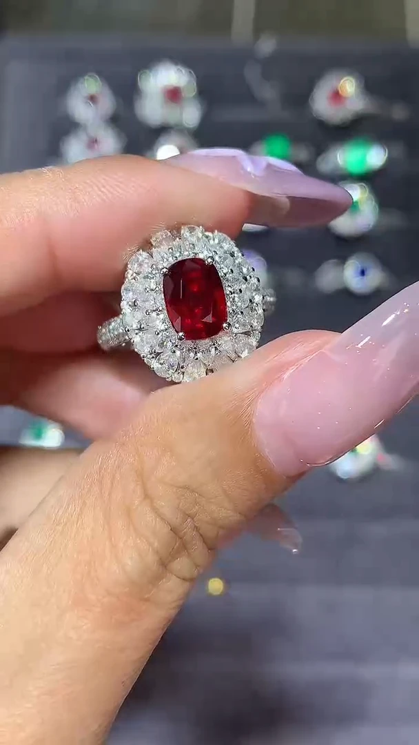 18K金镶嵌戒指红宝石2.01CT