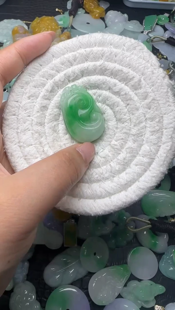 颈饰未镶嵌翡翠缅甸翡翠吊坠