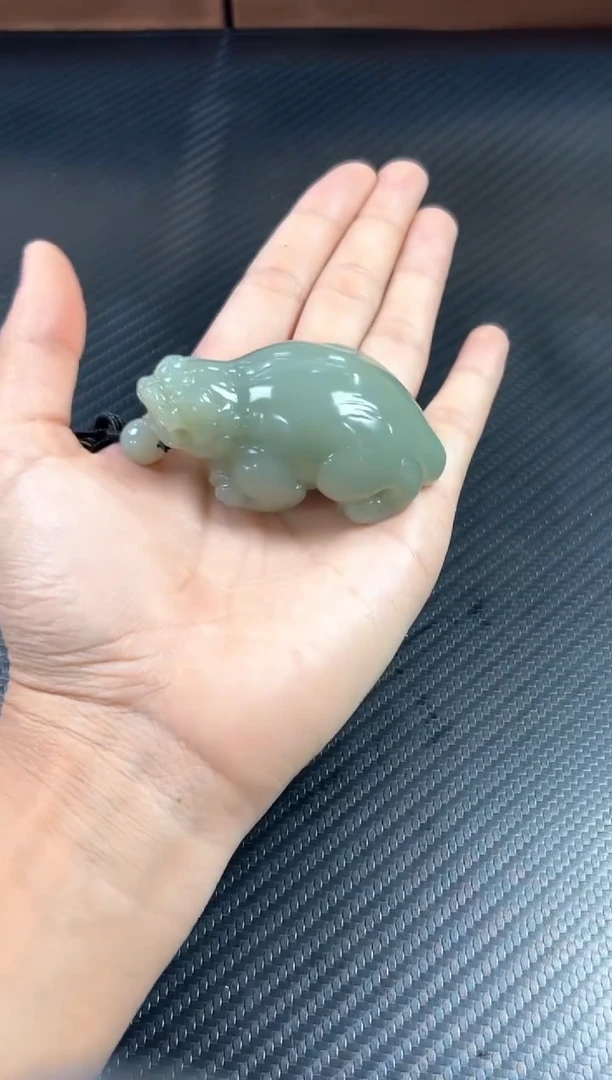 吊坠(赠链)未镶嵌和田玉且末微色差近矿